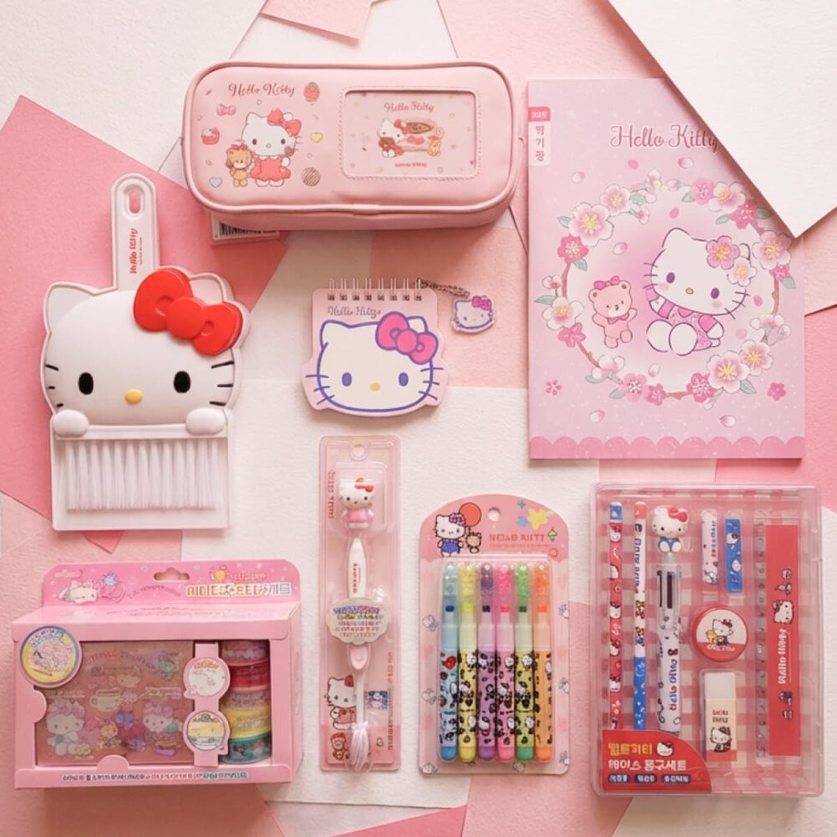 헬로 키티 문구 학용품 선물 세트 [산리오 캐릭터 굿즈 졸업 입학 신학기 새학기 준비물 조카 필통 볼펜 칫솔 수첩 연필]