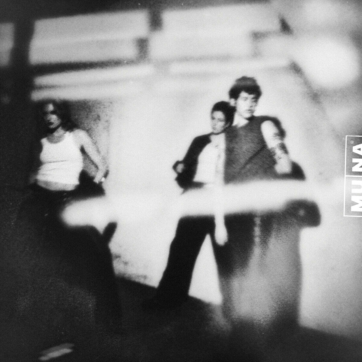 MUNA (무나) - 4집 Dancing On The Wall [클리어 레드 컬러 LP]