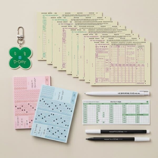 올인원 수능 시험 준비물 선물 세트 [고삼 고3 OMR 오엠알 카드 답안지 전과목 떡메모지 가채점표 컴싸 키링 응원 합격]