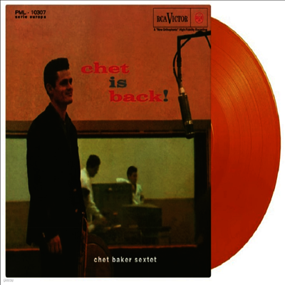 Chet Baker — Chet Is Back! 앨범 커버