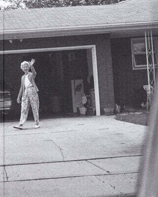 Leaving and waving 표지
