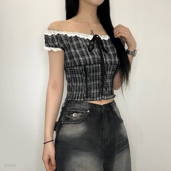여성 체크 레이스 퍼프 스모크 밴딩 크롭 블라우스 [잘록핏 오프숄더 리본 스트링 셔링 여자 여름 민소매 러블리 블랙 검정]
