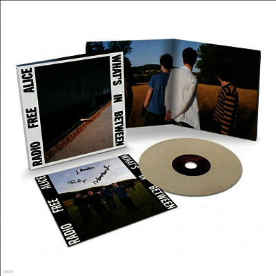 Radio Free Alice — What's In Between (US Indie Exclusive)(Signed) 앨범 커버