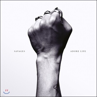 Savages — Adore Life 앨범 커버