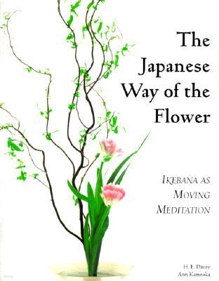 The Japanese Way of the Flower : Ikebana As Moving Meditation (Paperback)