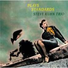 Steve Kuhn Trio — Plays Standard 앨범 커버