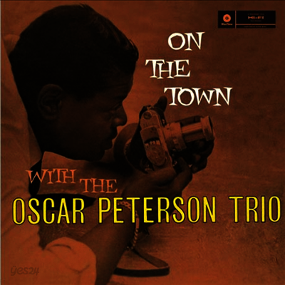 Oscar Peterson Trio - On The Town (Remastered)(Limited Edition)(Collector's Edition)(180g Audiophile Vinyl LP)(Free MP3 Download)(LP 커버 보호용 비닐 증정)