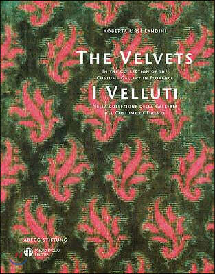 The Velvets / I Velluti: In the Collection of the Costume Gallery in Florence / Nella Collezione Della Galleria del Costume Di Firenze