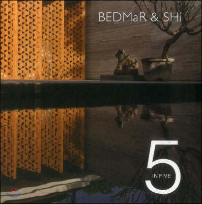 5 in Five: Reinventing Tradition in Contemporary Living / Bedmar & Shi