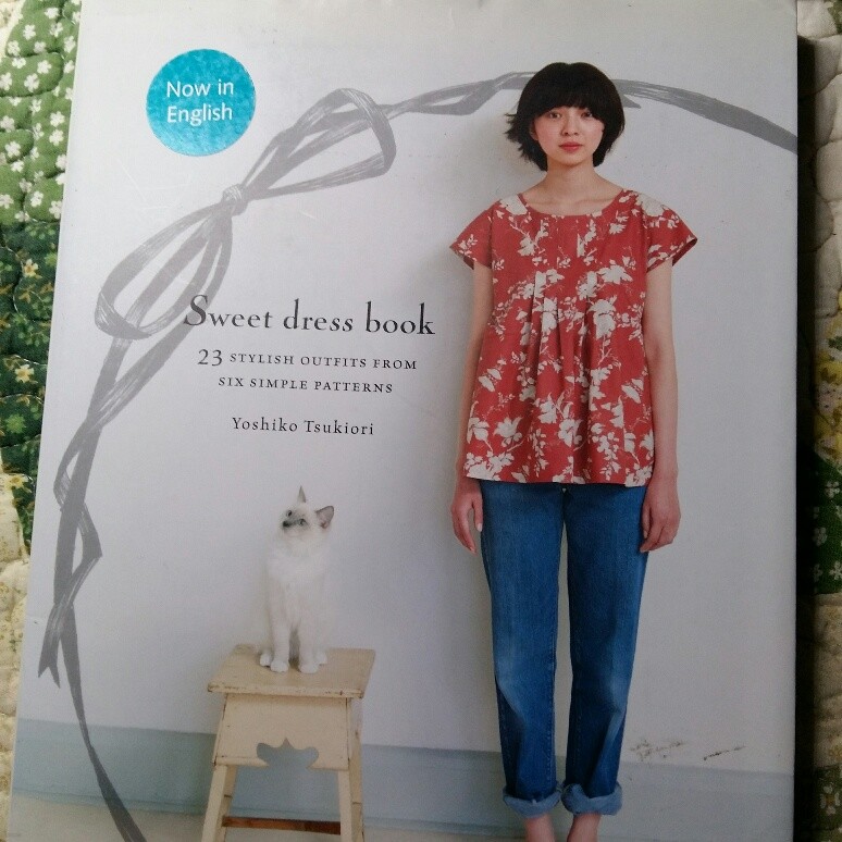 Sweet Dress Book: 23 Stylish Outfits from Six Simple Patterns [With Pattern(s)]