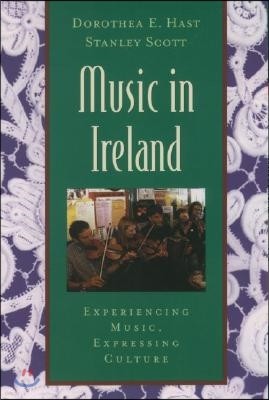 Music in Ireland: Experiencing Music, Expressing Culture [With CDROM]