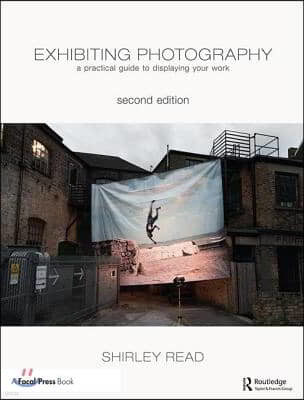 Exhibiting Photography