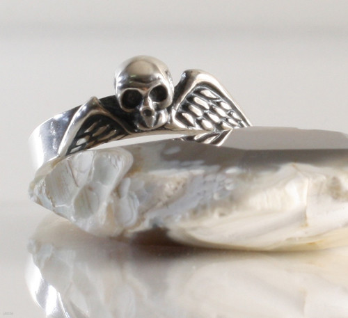Winged mini skull ring