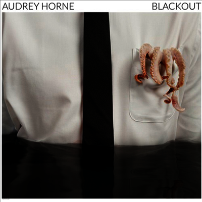 Audrey Horne — Blackout 앨범 커버
