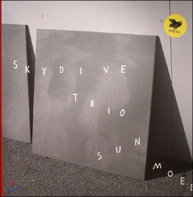 Skydive Trio — Sun Moee 앨범 커버
