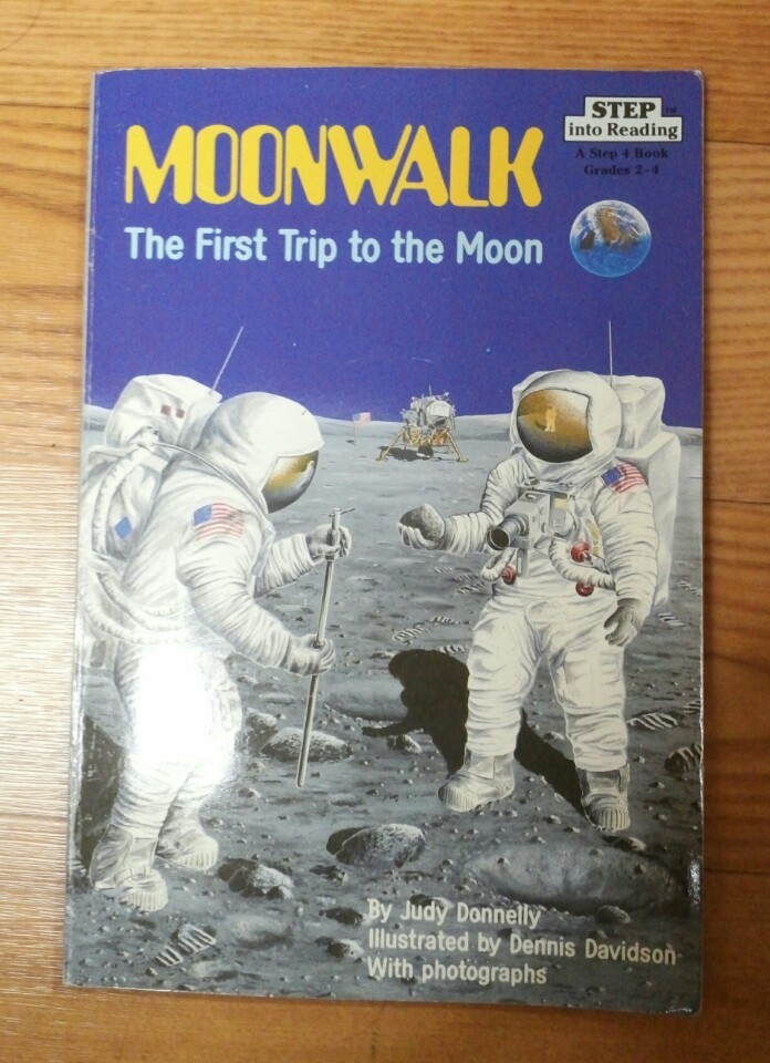 Step Into Reading 5 : Moonwalk : The First Trip to the Moon