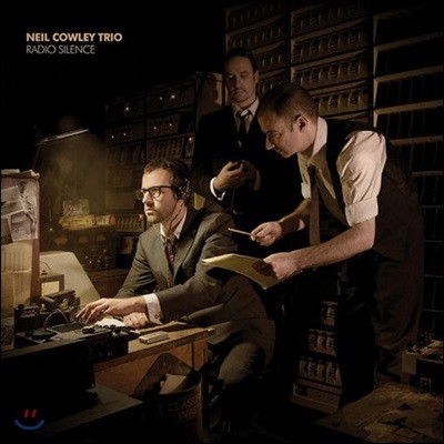 Neil Cowley Trio — Radio Silence 닐 카울리 트리오 앨범 커버