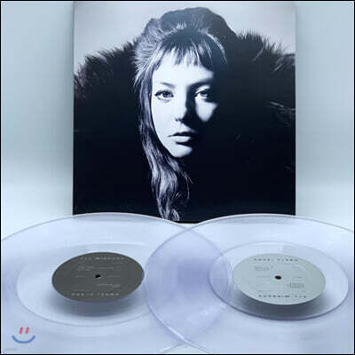 Angel Olsen — 4집 All Mirrors 앨범 커버