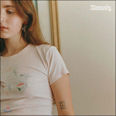 Clairo — 1집 Immunity 앨범 커버