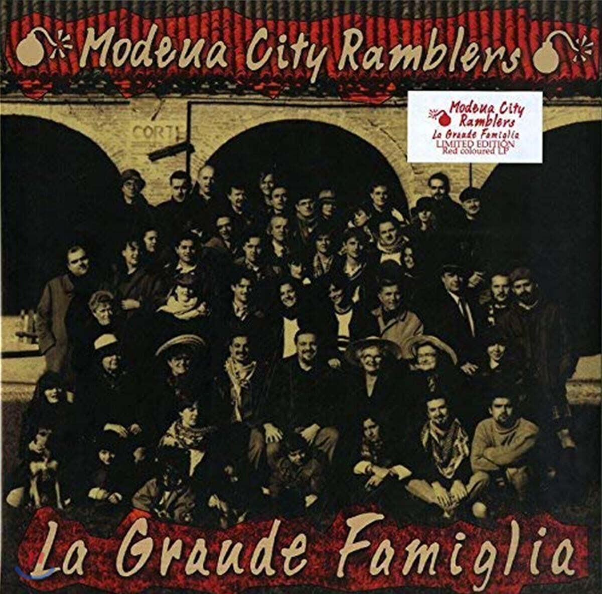 Modena City Ramblers (모데나 시티 램블러즈) - La Grande Famiglia [레드 컬러 LP]