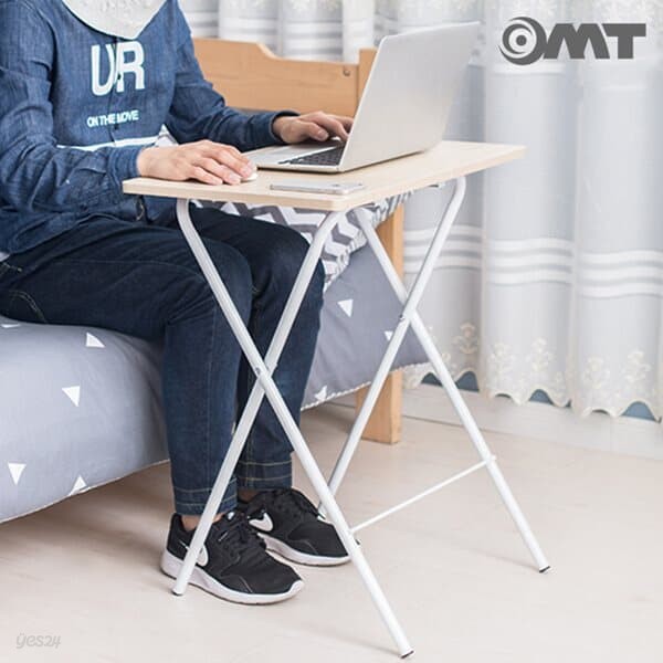 OMT 무조립 일체형 접이식 원목 사이드 테이블 거실 소파 침대 책상 2color