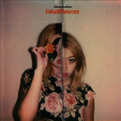Beabadoobee — Fake It Flowers 앨범 커버