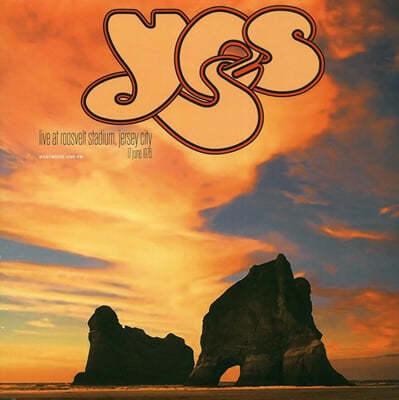 Yes () - Live At Roosevelt Stadium, Jersey City, 17 June 1976 [LP] 