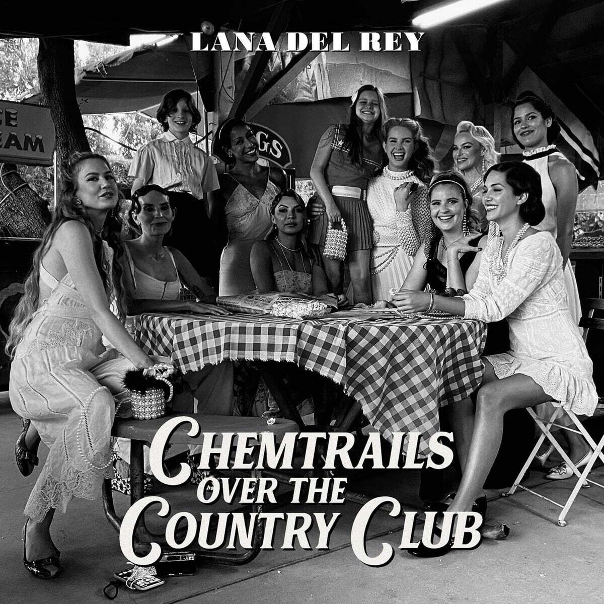 Lana Del Rey (라나 델 레이) - 7집 Chemtrails Over The Country Club