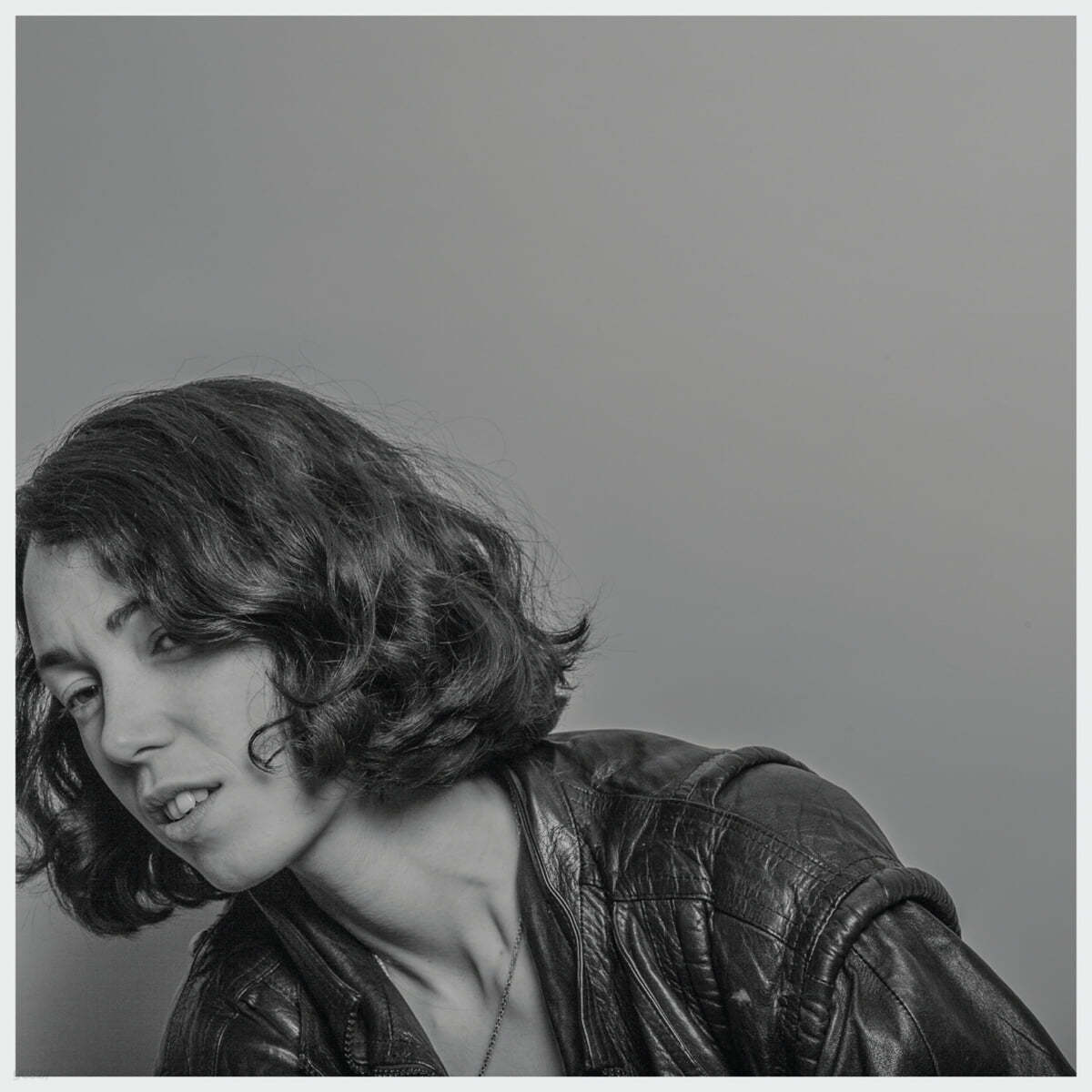 Kelly Lee Owens (켈리 리 오웬스) -  Kelly Lee Owens 