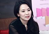 곽정은 “그녀가 던지는 질문들, 매번 울컥했다”