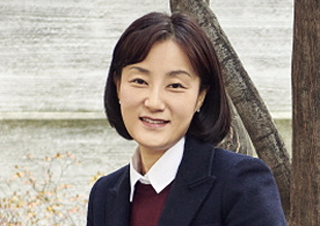 소설가 정아은 “우리는 누구나 복잡한 사람 아닌가요?”