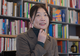 소설가 조해진 “겨울은 기필코 끝난다는 말”
