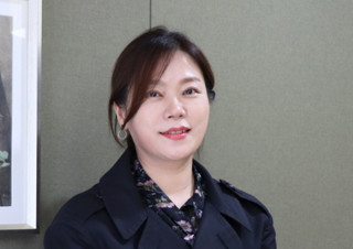 제2회 틴 스토리킹 수상 작가 하은경 신작 『턴아웃』 인터뷰 | YES24 채널예스
