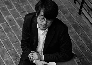 유희경 시인의 책장