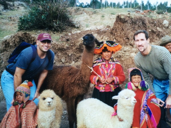 페루의 쿠스코에서 페루 사람들의 문화를 탐험하던 중 마추픽추로 가는 길.jpg