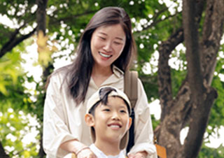 [여름휴가 특집] 이지나 작가, 작은 여행자와 나란히 걷는 길