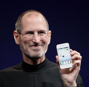 Steve_Jobs_with-iPhone-300x294.jpg