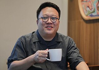 로또 1등 당첨과 함께 사라진 직원! 추격과 반전의 자전거로드 무비
