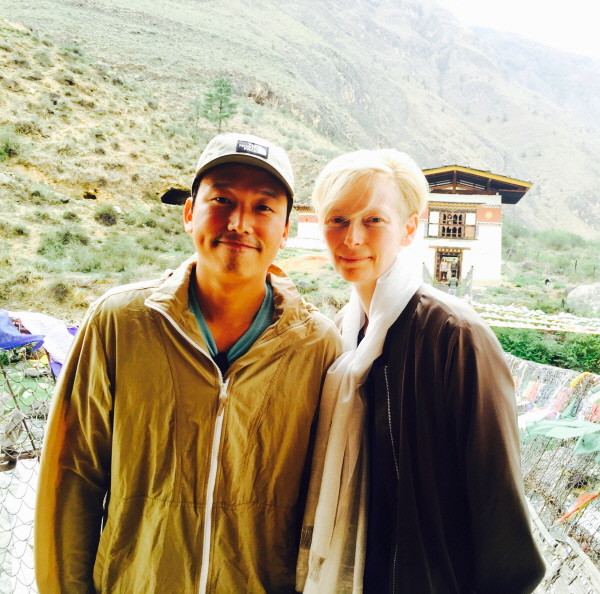 부탄에서 영화배우 틸다 스윈튼과 함께 찍은 사진.JPG