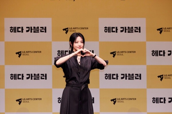 [더뮤지컬] 32년 만에 무대로 돌아온 이영애 "새로운 색깔 찾게 해준 <헤다 가블러>"