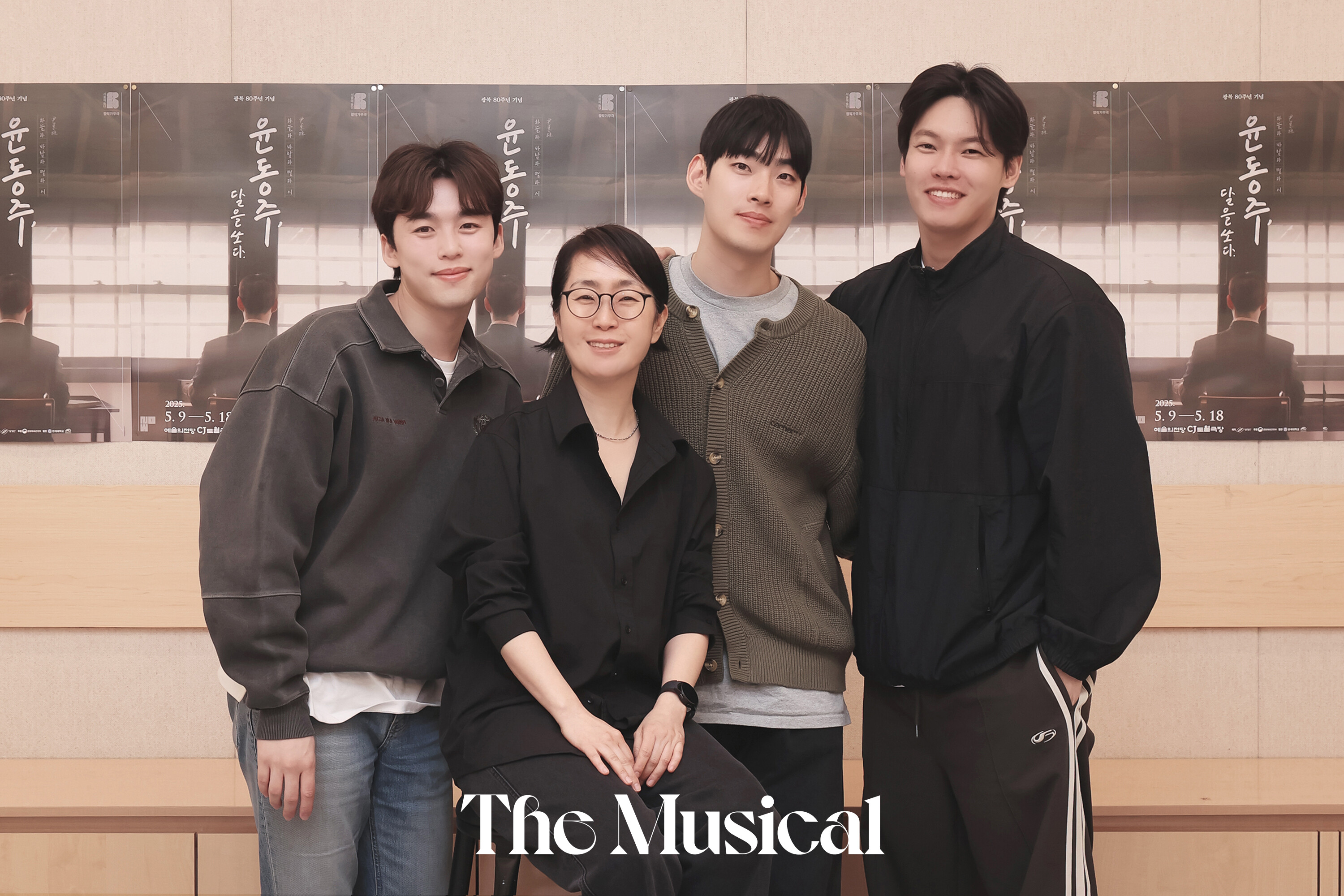 [더뮤지컬] 뜨겁게, 섬세하게, 자유롭게…새롭게 돌아오는 <윤동주, 달을 쏘다.>