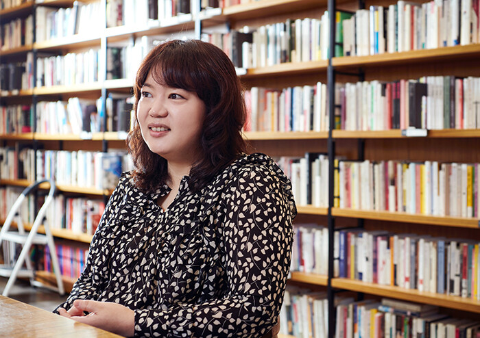 이다혜 작가의 책장