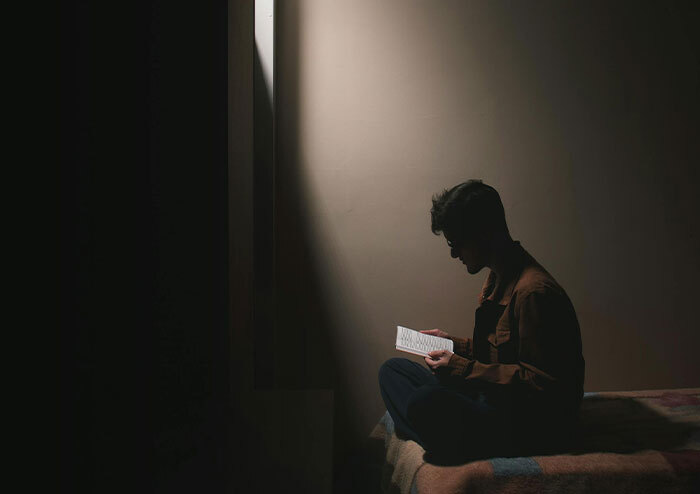 [큐레이션] 방문을 굳게 잠그고 읽어야 하는 시집