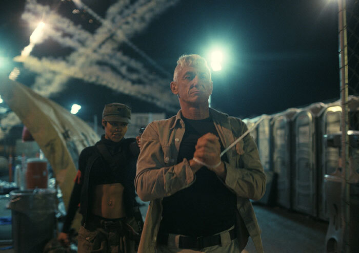 [이다혜 칼럼] 원작으로부터 가장 멀리, 원작에 한없이 가까이