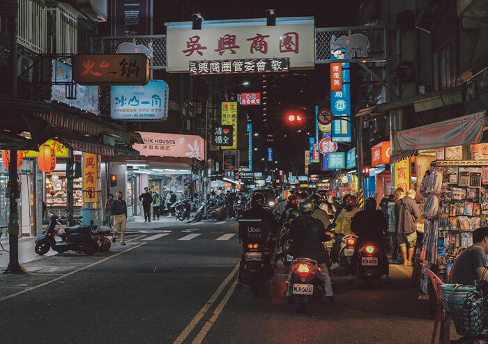 [김이삭 칼럼] 모어로 글을 쓸 수 없다는 건