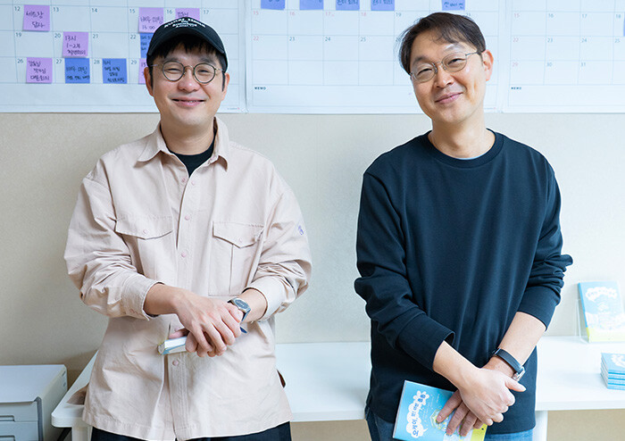 두 드라마 감독의 뜨겁고, 치열하고, 자유로운 교환편지 에세이 | 예스24