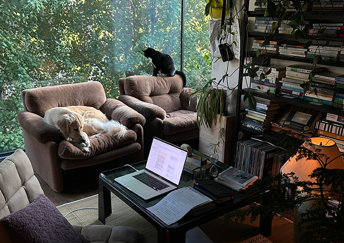 문예진 작가의 작업실 – 『완벽보다 완결』 | 예스24