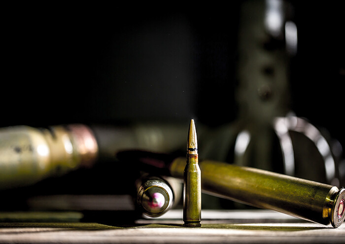 [큐레이션] 한 치 앞, 간발의 차, 탄두가 지나간 자리의 시 | 예스24