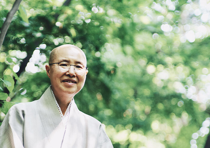 [인터뷰] 선재 스님 “밥은 챙겨 먹었나요?” | 예스24