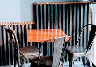 [장강명 칼럼] 소설가들은 어떻게 친해지나요